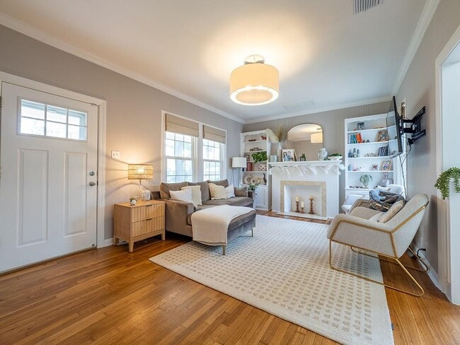 Photo - 1026 E 44th St