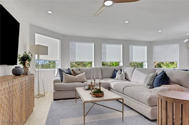 Photo - 2728 Tiburon Blvd E Unidad 302