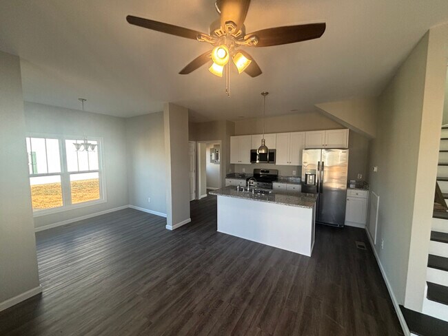 Photo - 150 Apache Ln