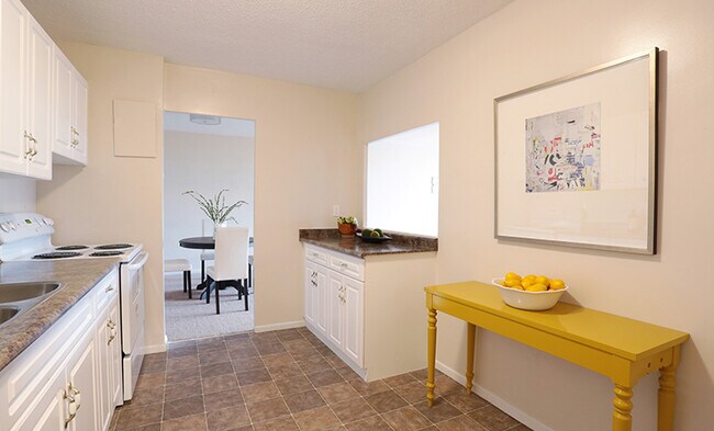 Photo - 555 Berkshire