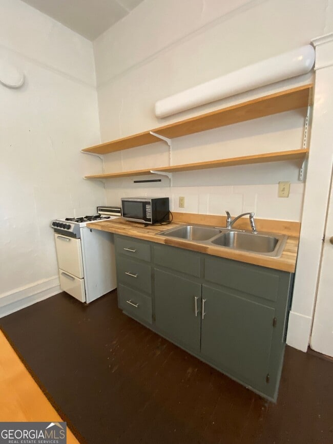 Photo - 693 Boulevard