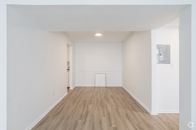 2 BR, 1 BA - The Agave - Comedor - ReNew Millbrook Apartment Collection