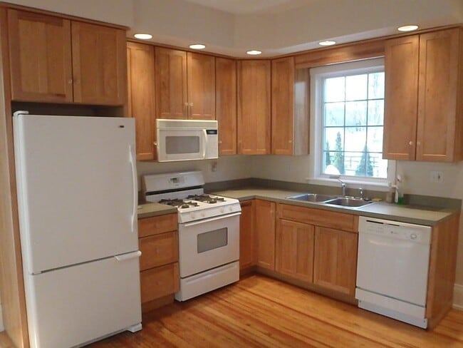 Kitchen - 923 Harvard St