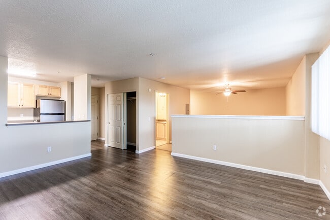 Studio, 1BA - 745 SF