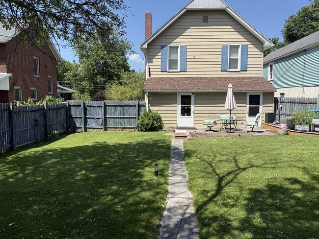 Photo - 704 W Water St