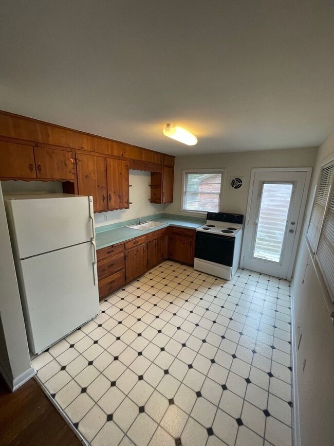 Photo - PRE-LEASING FOR AUGUST 2026! WALK TO CAMPUS!