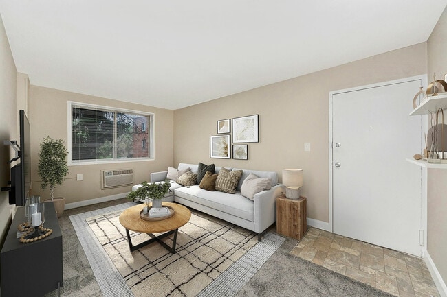 07-IMG_2758 - South Pointe Apartments