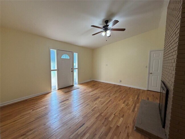 Photo - 2720 Hollywood Dr