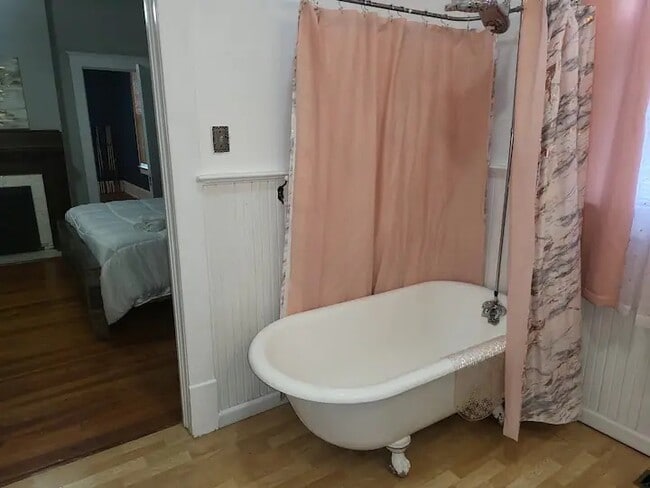 Photo - 200 Clisby Plz