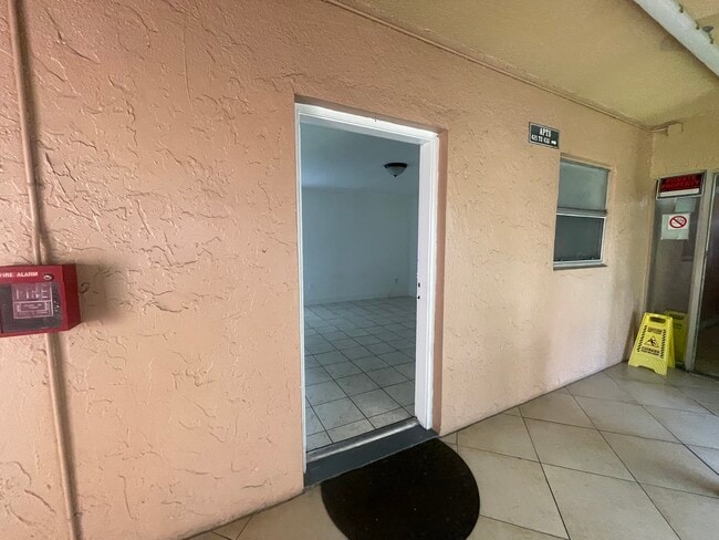 Photo - 1305 W 53rd St Unit Villa catalina