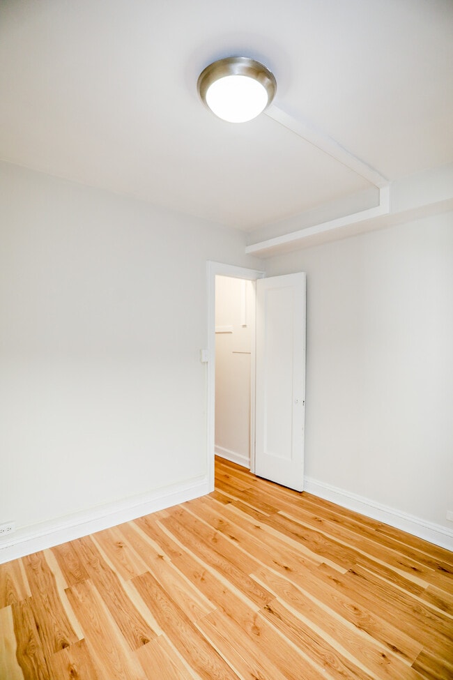 Photo - 6233 N Winthrop Ave Unit #302