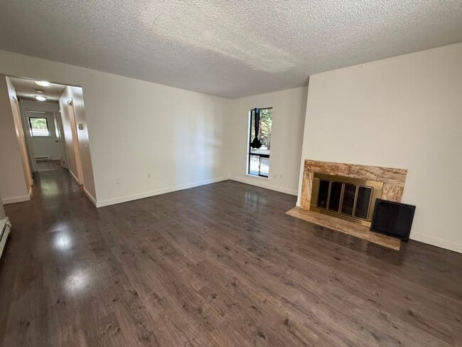 Building Photo - 13735 15th Ave NE Unit A3