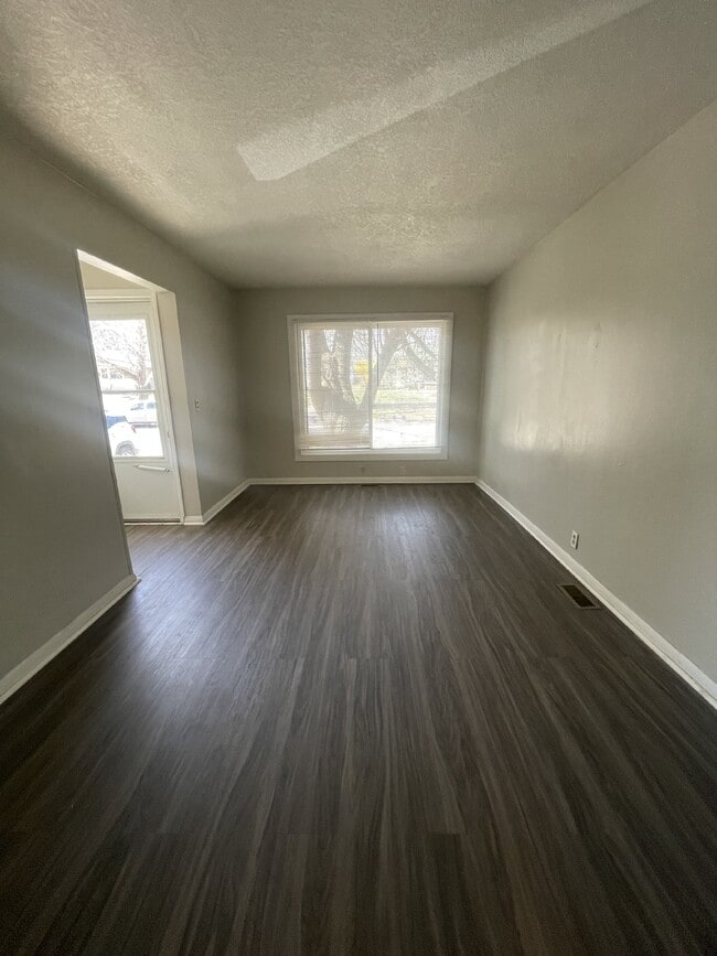 2322 S Broadview St, Wichita, KS 67218493... Apartment Wichita, KS