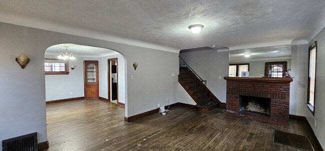 Photo - 1294 Winston Rd