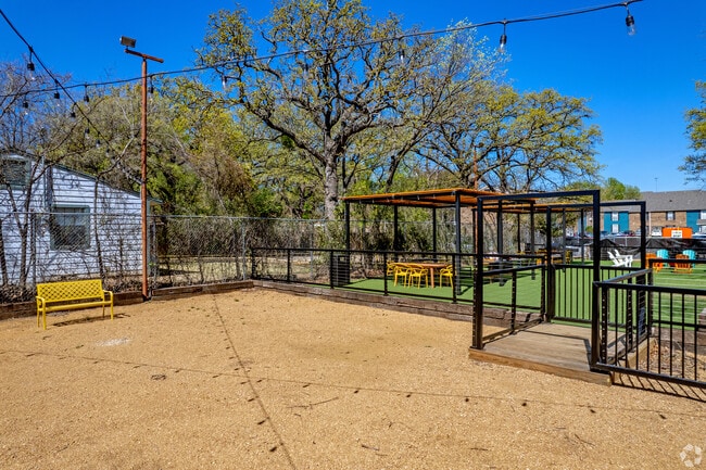 Arlington Oaks Apartment Homes