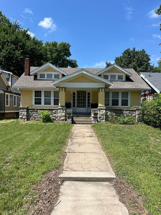 Building Photo - Charming 3-Bed Kansas City Home with Firep...