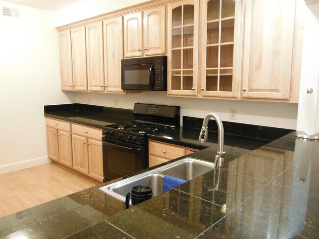 Photo - 5005 N Edgewood Dr