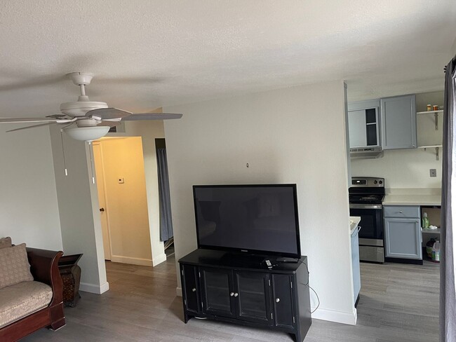 4332 Pacific Ave Unidad 68