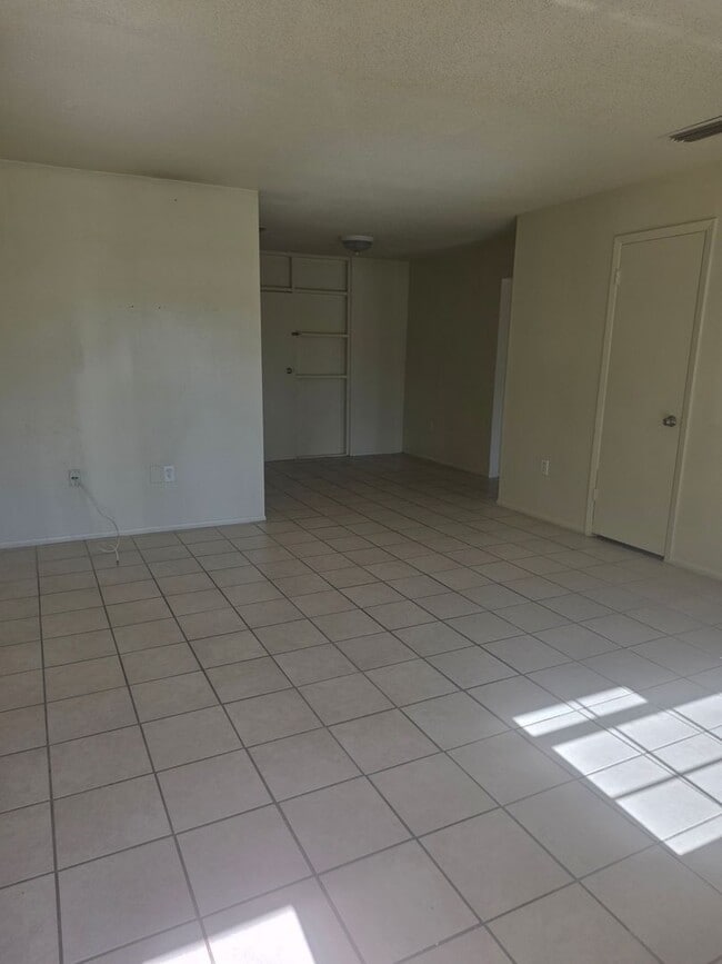 Photo - 3/2 DUPLEX
