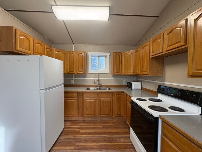 Photo - 2335 Maria St Unit #B