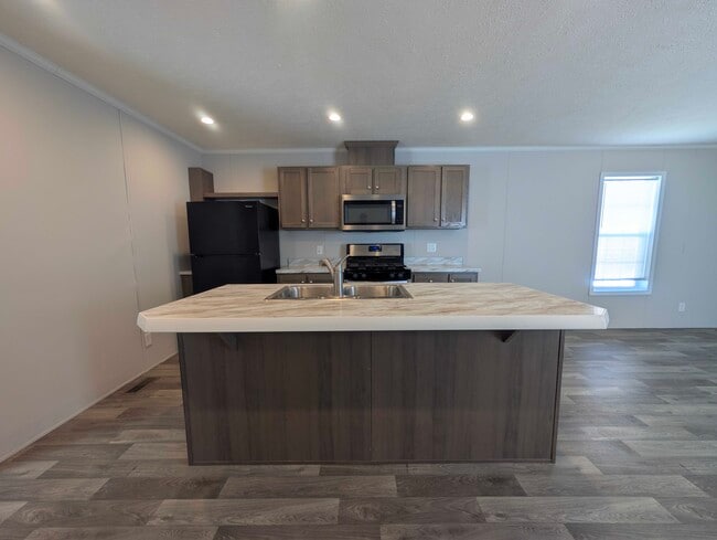 Photo - 16172 Frontenac Ave