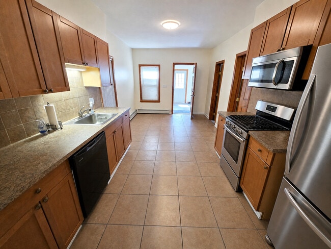 Building Photo - 167 Elm St Unit 1