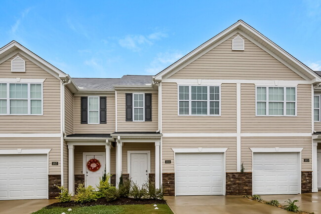 Photo - 1015 HighGarden Cir Townhome