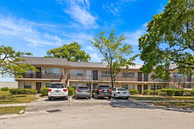 Photo - 304 NW 30th Ct Unit 102