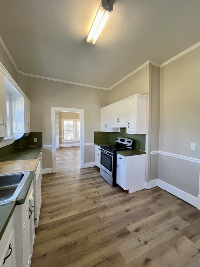 Photo - 201 E Cowles St