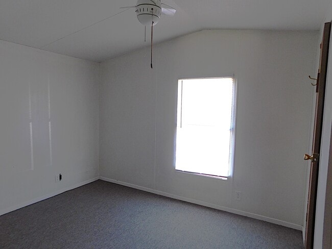 Photo - 114 Colonial Ct