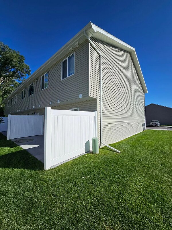 Photo - 2001 Lawrence Ln