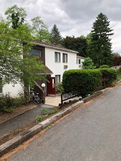 Building Photo - Spacious 2-Bedroom Apartment on W Cherry L...
