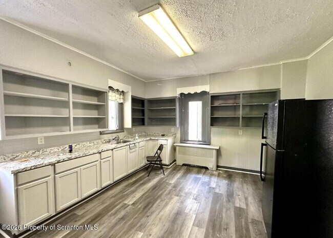 166 W Parker St