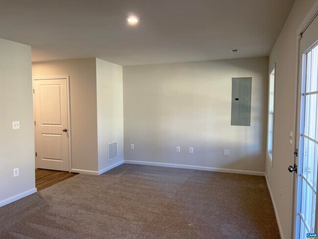 Photo - 325 Willowshire Ct