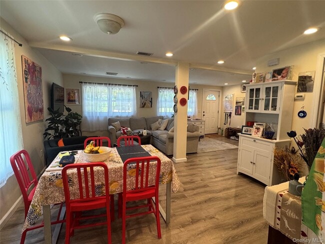Photo - 62 Whippoorwill Rd E