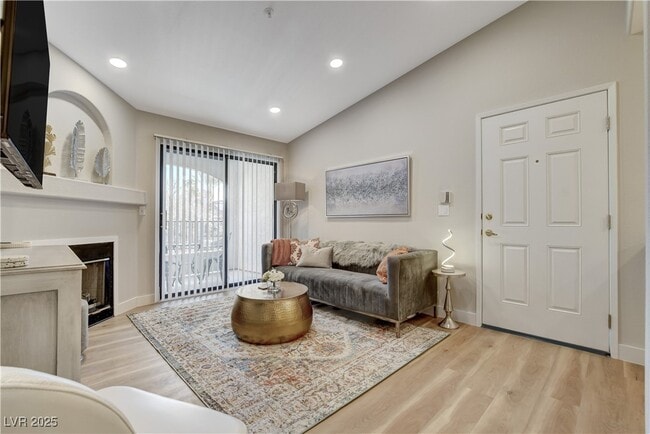 Photo - 950 Seven Hills Dr Unidad 2923 Rental