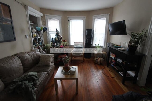 Building Photo - 4.0 bedroom in Cambridge Massachusetts 02140 Unit U3 Rental