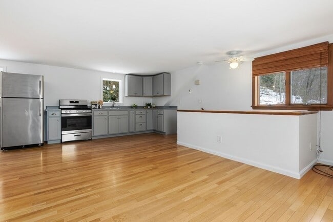 Photo - 47 Lake St Unit A