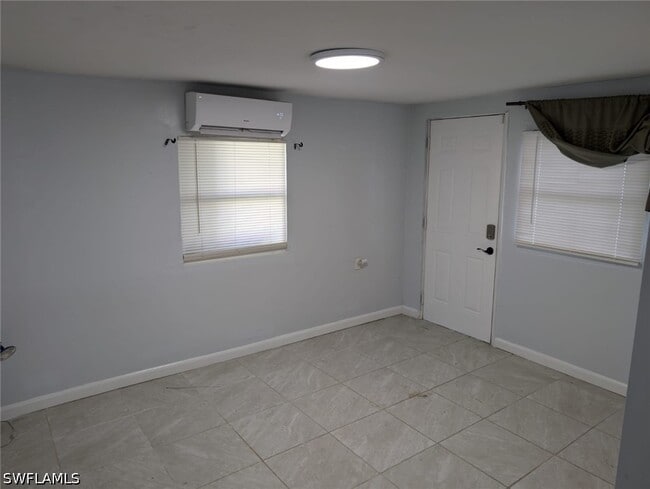 Photo - 111 E Palmetto Ln