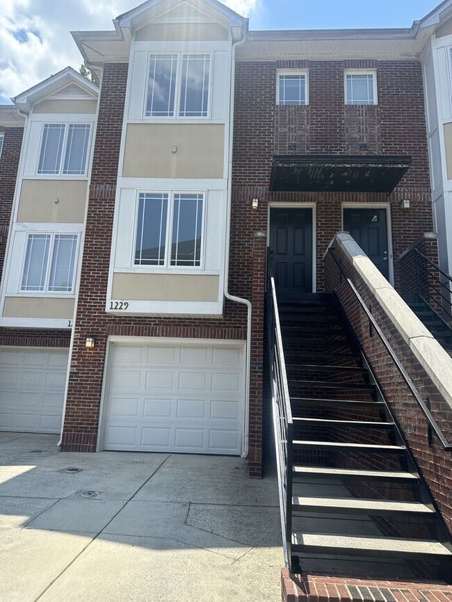 Building Photo - Stunning Elegance in Woodlawn at Preston