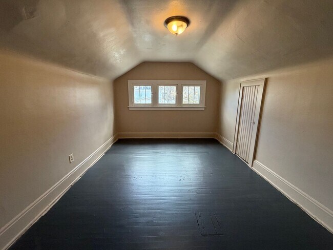 Photo - 868 Aberdeen St