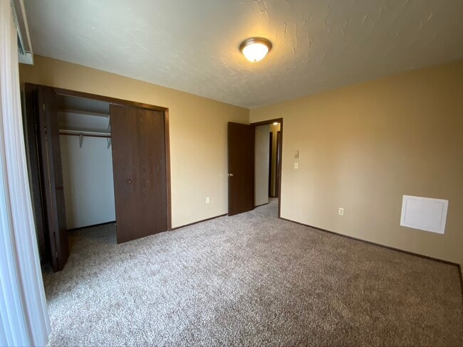 Habitación - 1011 East Avenue North