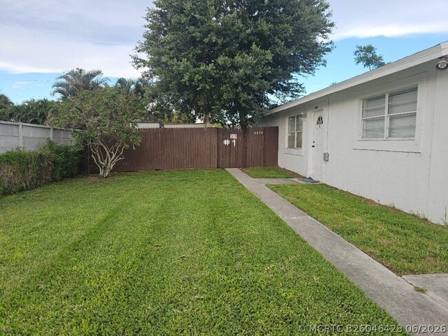 Building Photo - 8576 Sunset Dr
