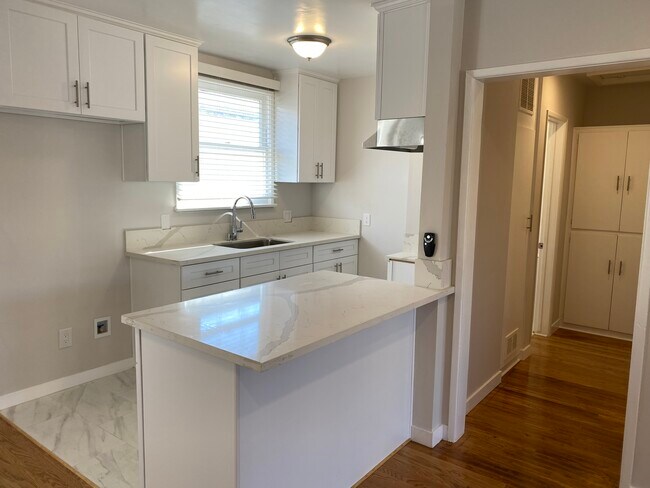 Photo - 12641 Vanowen St Unidad 4