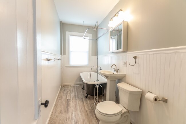 Photo - 642 Maple St