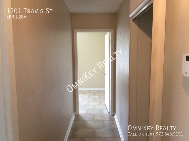 Photo - 1201 Travis St