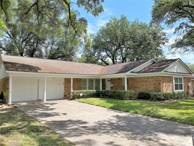 Building Photo - 5242 Beechnut St Rental