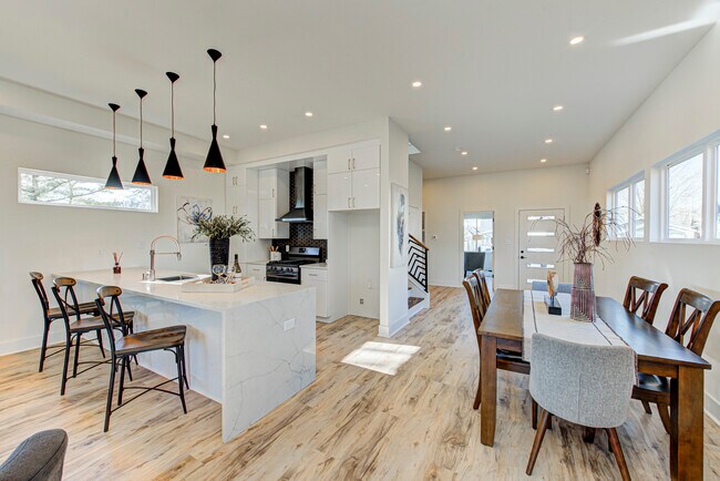 Photo - 1026 St Peter St