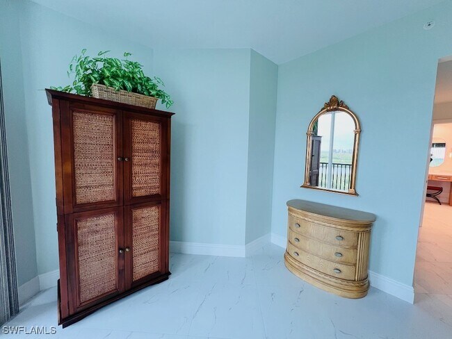 Photo - 425 Cove Tower Dr Unit 902