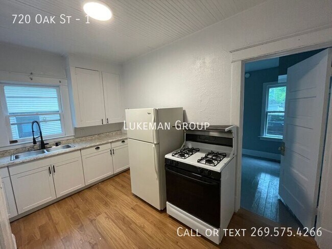 Photo - 720 Oak St Unit 1